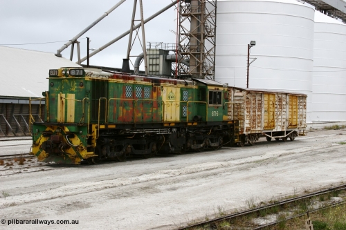 051102 6611
Thevenard, AE Goodwin ALCo model DL531 830 class locomotive 871 serial G3422-1, issued when built in 1966 to the Eyre Peninsula division of South Australian Railways. Still wearing Australian National green and yellow but with ASR decals as it stands in the yard coupled to an ENBA type louvre van.
Keywords: 830-class;871;AE-Goodwin;ALCo;DL531;G3422-1;