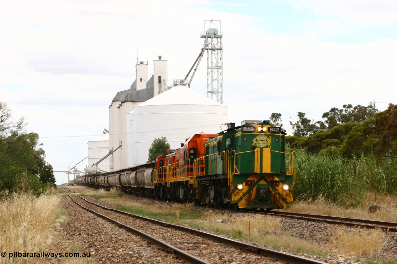 060108 2047
Lock, grain train being loaded by former SAR 830 class unit 842, built by AE Goodwin ALCo model DL531 serial 84140 in 1962, originally on broad gauge, transferred to Eyre Peninsula in October 1987 and, 1204 and sister 851.
Keywords: 830-class;842;84140;AE-Goodwin;ALCo;DL531;
