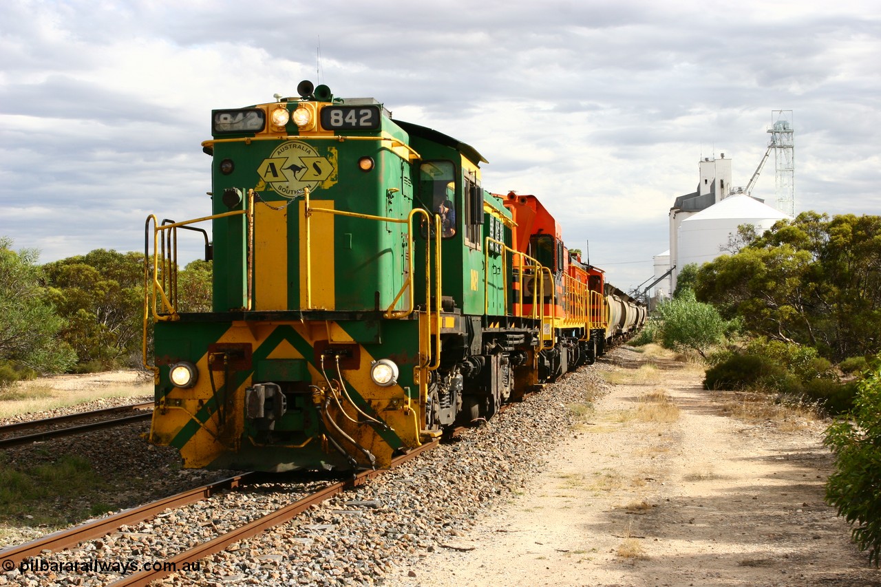 060108 2069
Lock, grain train being loaded by former SAR 830 class unit 842, built by AE Goodwin ALCo model DL531 serial 84140 in 1962, originally on broad gauge, transferred to Eyre Peninsula in October 1987 and, 1204 and sister 851.
Keywords: 830-class;842;84140;AE-Goodwin;ALCo;DL531;