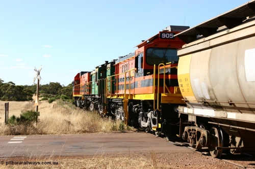 060111 2379
Kyancutta, Bedford Road grade crossing as the empty train continues north to Wudinna. 11th January 2006.
