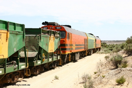 060113 2491
Kevin, the triple NJ-1600 class combination of 1604, NJ 3 and 1601 pull the empty gypsum train 6DD3 along the Penong line prior to reversing around the triangle. January 13, 2006.
Keywords: 1600-class;1601;Clyde-Engineering-Granville-NSW;EMD;JL22C;71-728;NJ-class;NJ1;