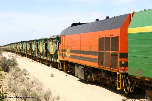 060113 2498
Kevin, empty train 6DD3 on the [url=https://goo.gl/maps/jZAuZ]stub of the now closed line to Penong[/url] shunts back onto the triangle leg to reverse the train prior to loading. January 13, 2006.
Keywords: 1600-class;1601;Clyde-Engineering-Granville-NSW;EMD;JL22C;71-728;NJ-class;NJ1;