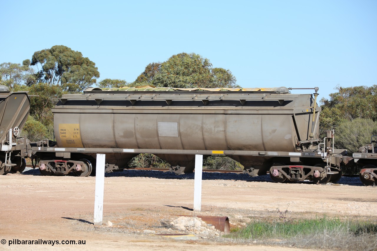 130703 0135
Murdinga, HCN type bogie grain hopper waggon HCN 9, originally an NHB type hopper built by Tulloch Ltd for the Commonwealth Railways North Australia Railway. One of forty rebuilt by Islington Workshops 1978-79 to the HCN type with a 36 ton rating, increased to 40 tonnes in 1984. Seen here loaded with grain with a Moose Metalworks roll-top cover.
Keywords: HCN-type;HCN9;SAR-Islington-WS;rebuild;Tulloch-Ltd-NSW;NHB-type;NHB1024;