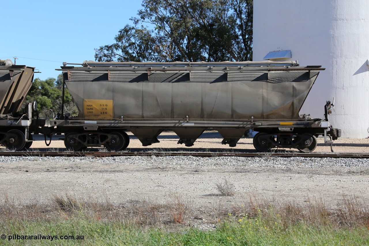 130703 0180
Tooligie, HAN type bogie grain hopper waggon HAN 35, one of sixty eight units built by South Australian Railways Islington Workshops between 1969 and 1973 as the HAN type for the Eyre Peninsula system.
Keywords: HAN-type;HAN35;1969-73/68-35;SAR-Islington-WS;