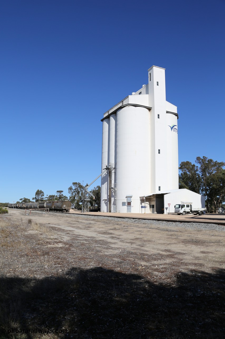 130703 0181
Tooligie, overview of the four cell concrete grain silo complex and yard with grain waggon loading finished. [url=https://goo.gl/maps/aTbSzrDfCSyMvWpEA]Geo location[/url]. 3rd July 2013.
