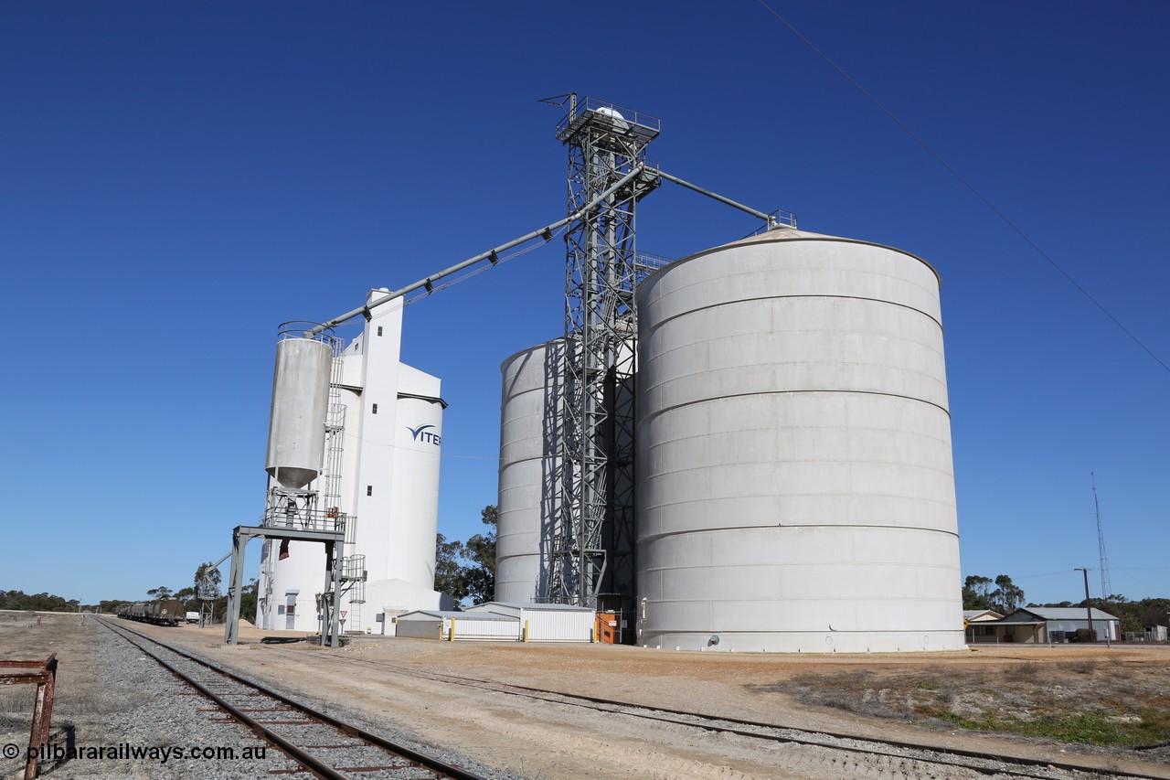130703 0183
Tooligie, over view of the grain complex, Ascom Jumbo silo complex with over rail loading hopper and a four cell concrete silo complex beside it. [url=https://goo.gl/maps/1D5uHK61SpN4ikow9]Geo location[/url]. 3rd July 2013.
