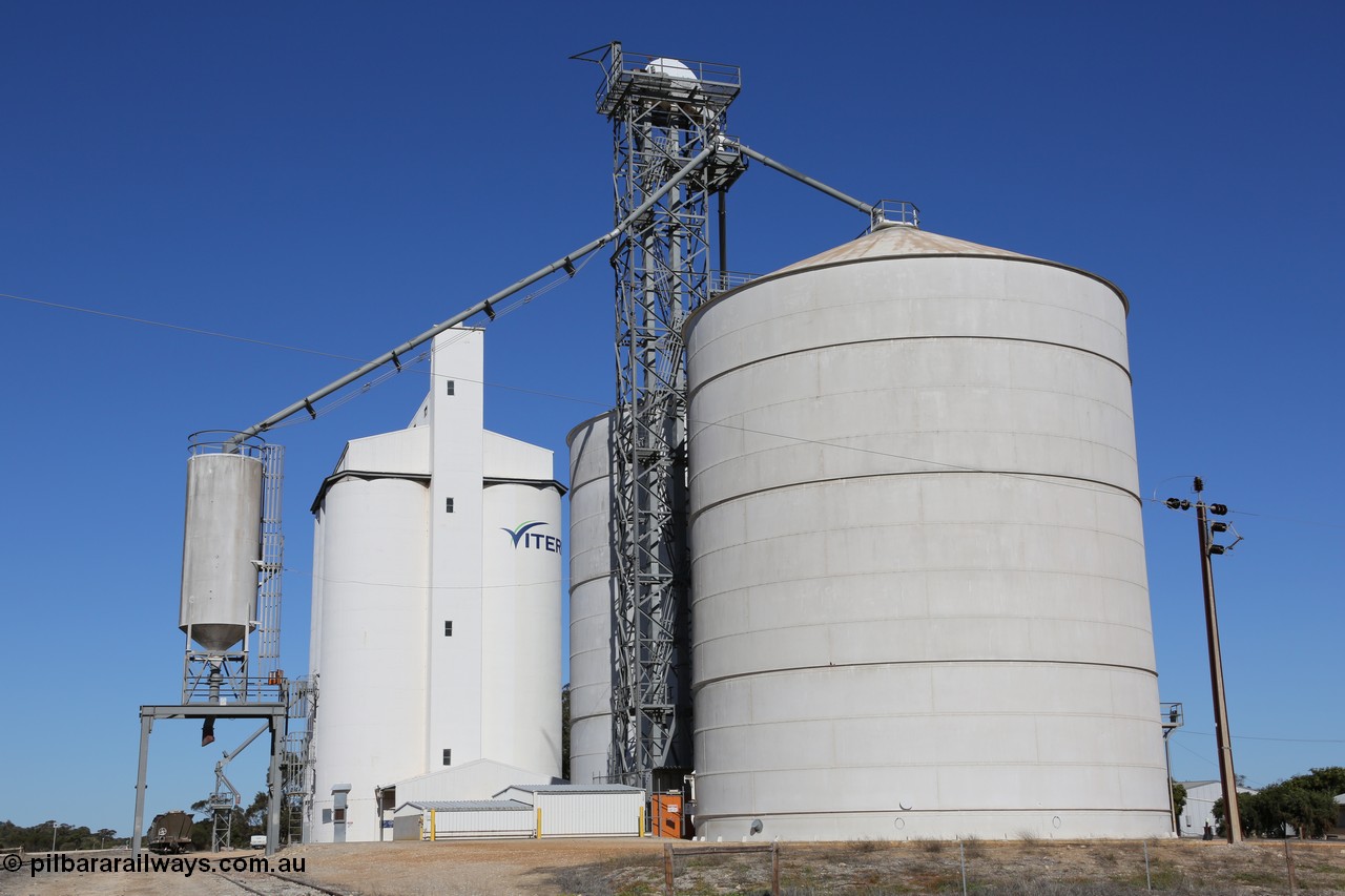 130703 0185
Tooligie, over view of the grain complex, Ascom Jumbo silo complex with over rail loading hopper and a four cell concrete silo complex beside it. [url=https://goo.gl/maps/1D5uHK61SpN4ikow9]Geo location[/url]. 3rd July 2013.
