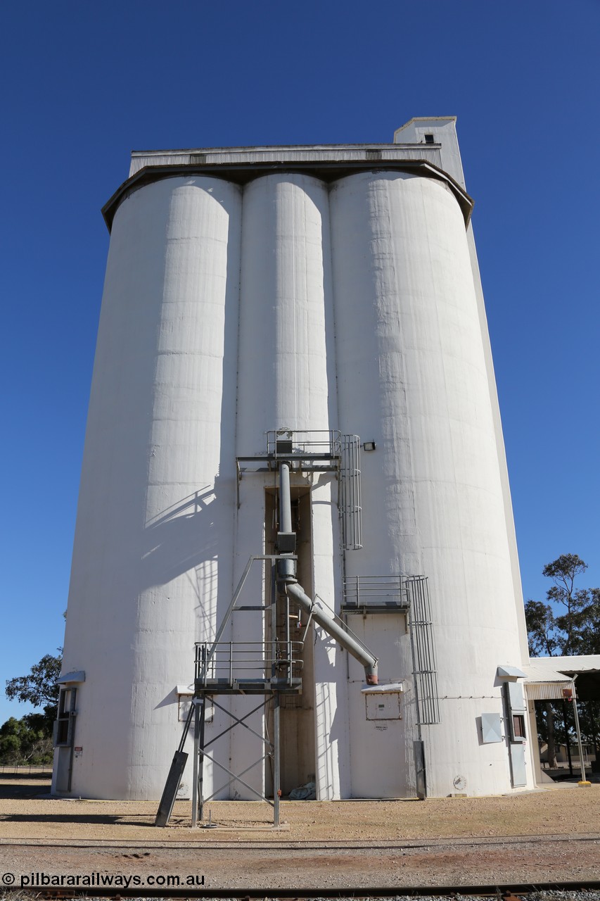 130703 0195
Tooligie, overview of the four cell concrete grain silo complex with the loading spout. [url=https://goo.gl/maps/6A5RxaKuZzx26s9j6]Geo location[/url]. 3rd July 2013.
