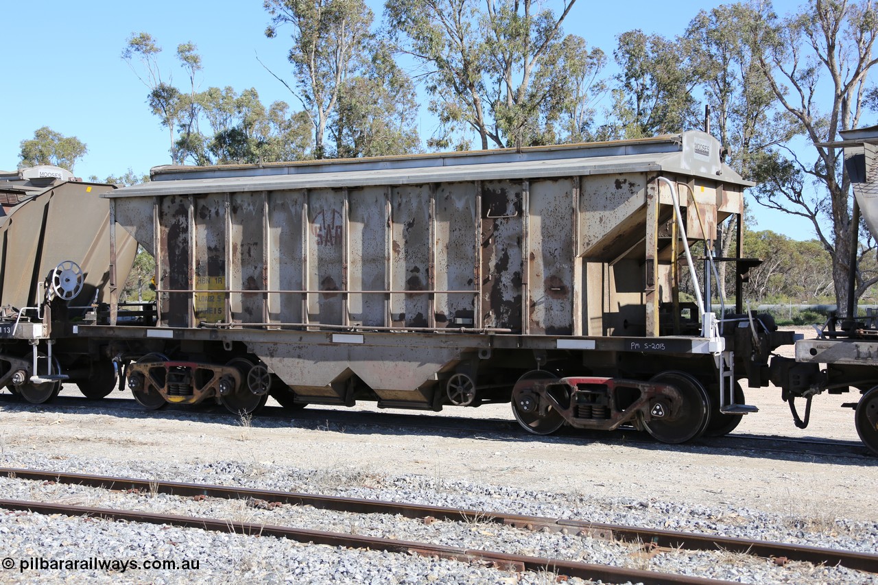 130703 0197
Tooligie, HBN 1 leader of the HBN type dual use ballast / grain hopper waggons, HBN 1, one of seventeen built by South Australian Railways Islington Workshops in 1968 with a 25 ton capacity, increased to 34 tons in 1974. HBN 1-11 fitted with removable tops and roll-top hatches in 1999-2000.
Keywords: HBN-type;HBN1;1968/17-1;SAR-Islington-WS;