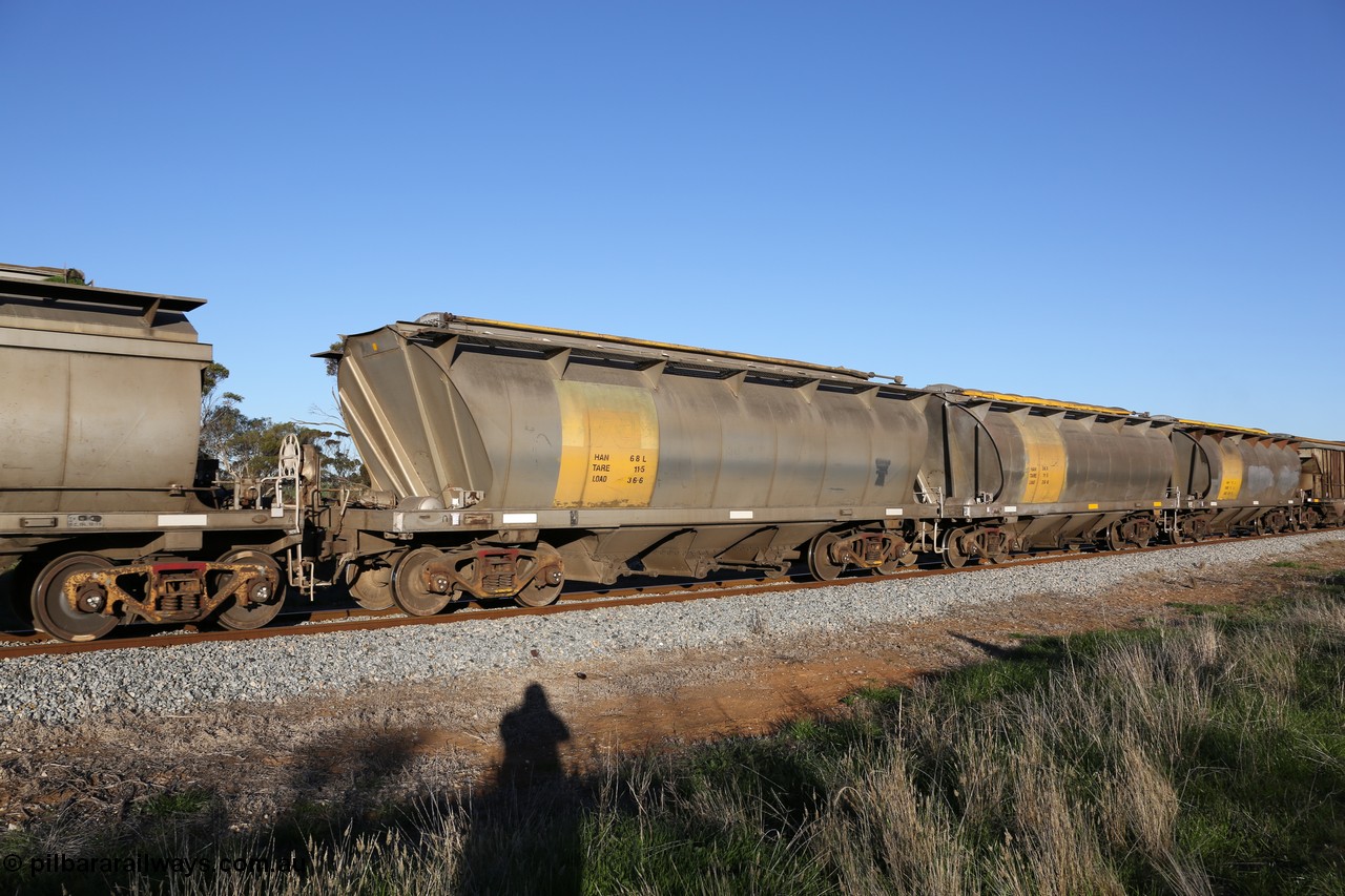 130703 0270
Kaldow, HAN type bogie grain hopper waggon HAN 68, final one of sixty eight units built by South Australian Railways Islington Workshops between 1969 and 1973 as the HAN type for the Eyre Peninsula system.
Keywords: HAN-type;HAN68;1969-73/68-68;SAR-Islington-WS;