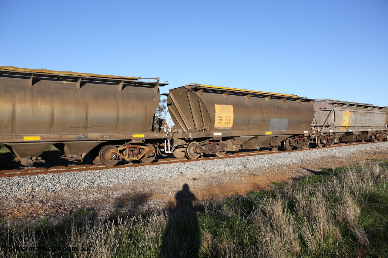 130703 0276
Kaldow, HAN type bogie grain hopper waggon HAN 27, one of sixty eight units built by South Australian Railways Islington Workshops between 1969 and 1973 as the HAN type for the Eyre Peninsula system.
Keywords: HAN-type;HAN27;1969-73/68-27;SAR-Islington-WS;