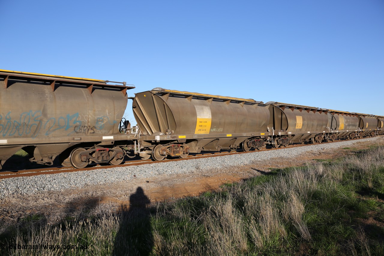 130703 0279
Kaldow, HAN type bogie grain hopper waggon HAN 38, one of sixty eight units built by South Australian Railways Islington Workshops between 1969 and 1973 as the HAN type for the Eyre Peninsula system.
Keywords: HAN-type;HAN38;1969-73/68-38;SAR-Islington-WS;