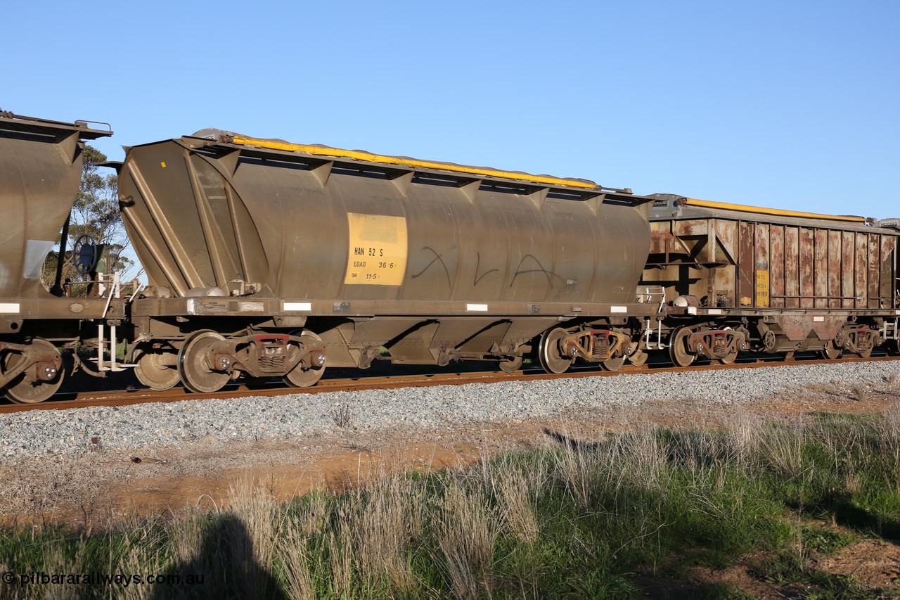 130703 0287
Kaldow, HAN type bogie grain hopper waggon HAN 52, one of sixty eight units built by South Australian Railways Islington Workshops between 1969 and 1973 as the HAN type for the Eyre Peninsula system.
Keywords: HAN-type;HAN52;1969-73/68-52;SAR-Islington-WS;