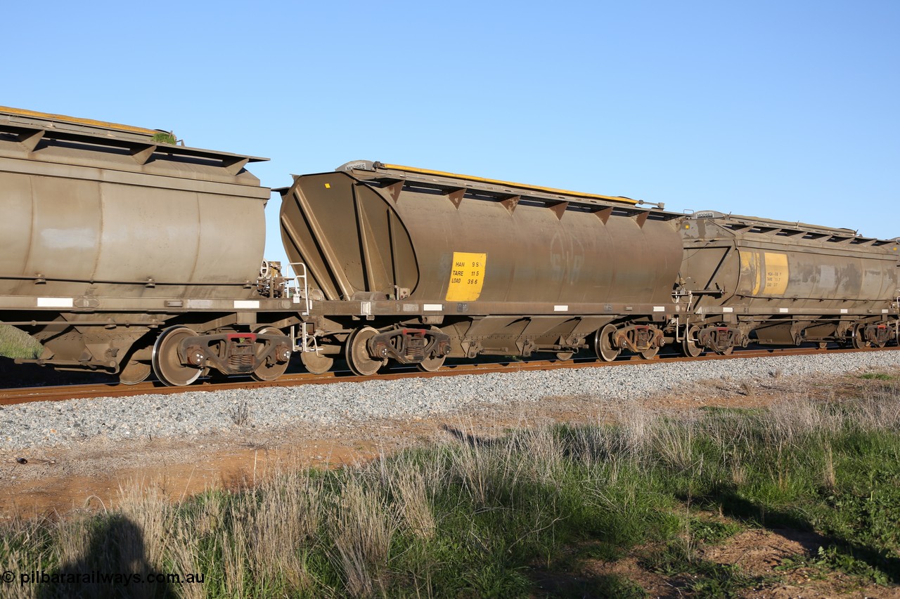 130703 0291
Kaldow, HAN type bogie grain hopper waggon HAN 9, one of sixty eight units built by South Australian Railways Islington Workshops between 1969 and 1973 as the HAN type for the Eyre Peninsula system.
Keywords: HAN-type;HAN9;1969-73/68-9;SAR-Islington-WS;