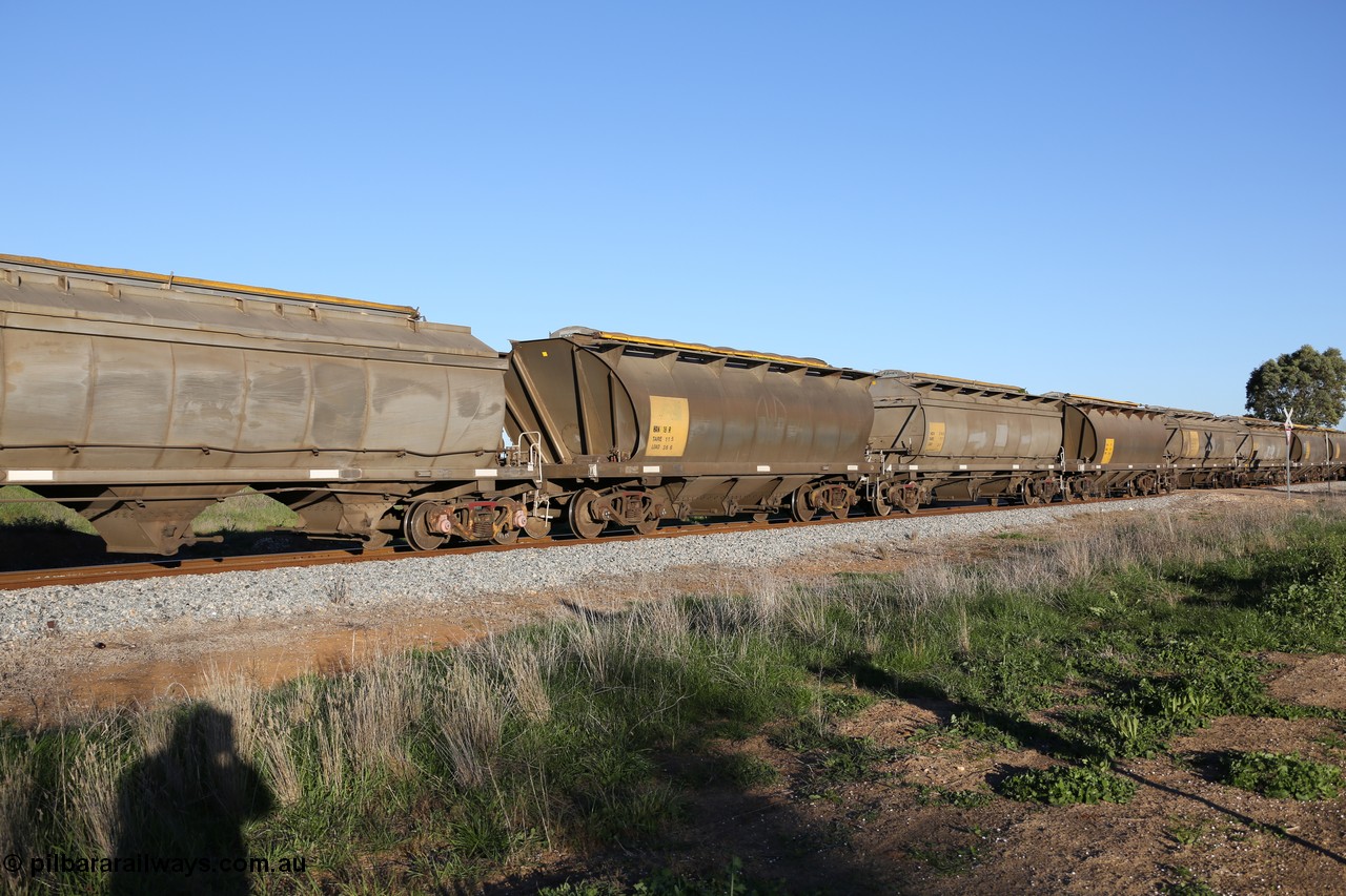 130703 0293
Kaldow, HAN type bogie grain hopper waggon HAN 18, one of sixty eight units built by South Australian Railways Islington Workshops between 1969 and 1973 as the HAN type for the Eyre Peninsula system.
Keywords: HAN-type;HAN18;1969-73/68-18;SAR-Islington-WS;