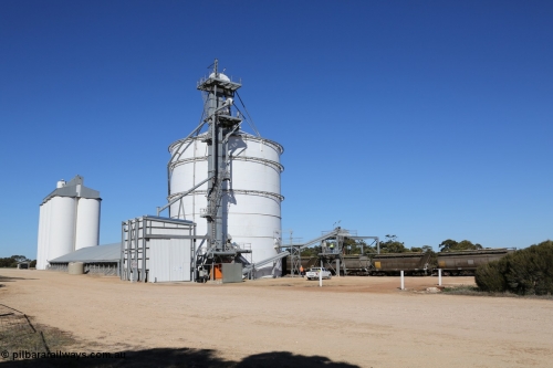 130703 0130
Murdinga, overview of the grain facilities with the single cell large Ascom silo and original concrete type bookending the horizontal grain bunker. [url=https://goo.gl/maps/BTQ71wZaWmwubiZW9] Geo location[/url].

