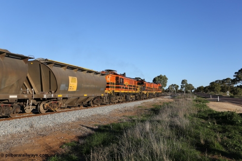 130703 0262
Kaldow, HAN type bogie grain hopper waggon HAN 36, one of sixty eight units built by South Australian Railways Islington Workshops between 1969 and 1973 as the HAN type for the Eyre Peninsula system as the train runs south at Loller Rd grade crossing. [url=https://goo.gl/maps/tP53i2FCwDg8KGHMA]Geo location[/url]. 3rd July 2013.
Keywords: HAN-type;HAN36;1969-73/68-36;SAR-Islington-WS;