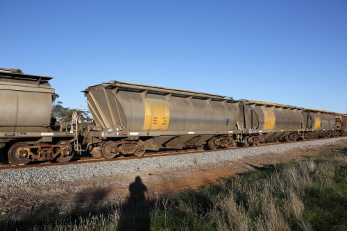 130703 0270
Kaldow, HAN type bogie grain hopper waggon HAN 68, final one of sixty eight units built by South Australian Railways Islington Workshops between 1969 and 1973 as the HAN type for the Eyre Peninsula system.
Keywords: HAN-type;HAN68;1969-73/68-68;SAR-Islington-WS;