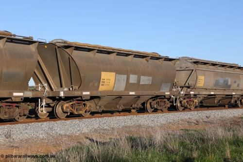 130703 0302
Kaldow, HAN type bogie grain hopper waggon HAN 65, one of sixty eight units built by South Australian Railways Islington Workshops between 1969 and 1973 as the HAN type for the Eyre Peninsula system.
Keywords: HAN-type;HAN65;1969-73/68-65;SAR-Islington-WS;