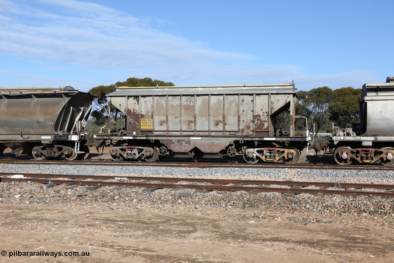 130704 0398
Kyancutta, HBN type dual use ballast / grain hopper waggons, HBN 8 with side gangways removed. One of seventeen built by South Australian Railways Islington Workshops in 1968 with a 25 ton capacity, increased to 34 tons in 1974. HBN 1-11 fitted with removable tops and roll-top hatches in 1999-2000.
Keywords: HBN-type;HBN8;1968/17-8;SAR-Islington-WS;