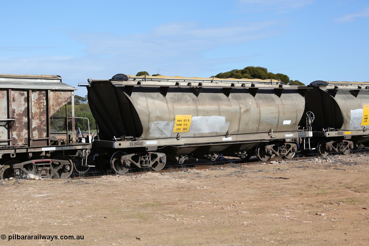 130704 0467
Kyancutta, HAN type bogie grain hopper waggon HAN 62, one of sixty eight units built by South Australian Railways Islington Workshops between 1969 and 1973 as the HAN type for the Eyre Peninsula system.
Keywords: HAN-type;HAN62;1969-73/68-62;SAR-Islington-WS;