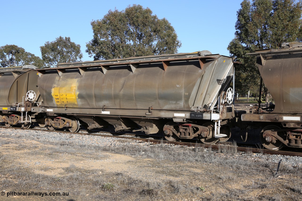 130705 0633
Lock, HAN type bogie grain hopper waggon HAN 47, one of sixty eight units built by South Australian Railways Islington Workshops between 1969 and 1973 as the HAN type for the Eyre Peninsula system.
Keywords: HAN-type;HAN47;1969-73/68-47;SAR-Islington-WS;