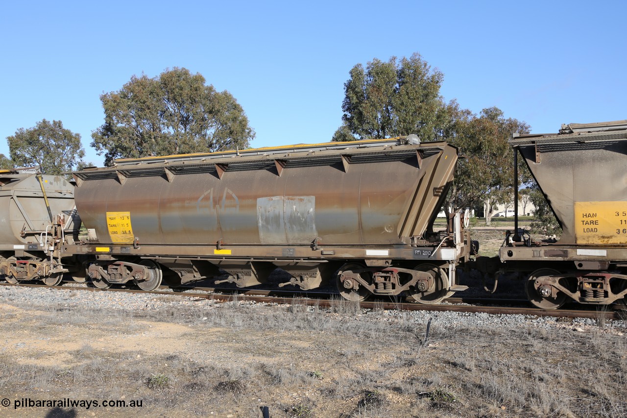 130705 0640
Lock, HAN type bogie grain hopper waggon HAN 13, one of sixty eight units built by South Australian Railways Islington Workshops between 1969 and 1973 as the HAN type for the Eyre Peninsula system.
Keywords: HAN-type;HAN13;1969-73/68-13;SAR-Islington-WS;