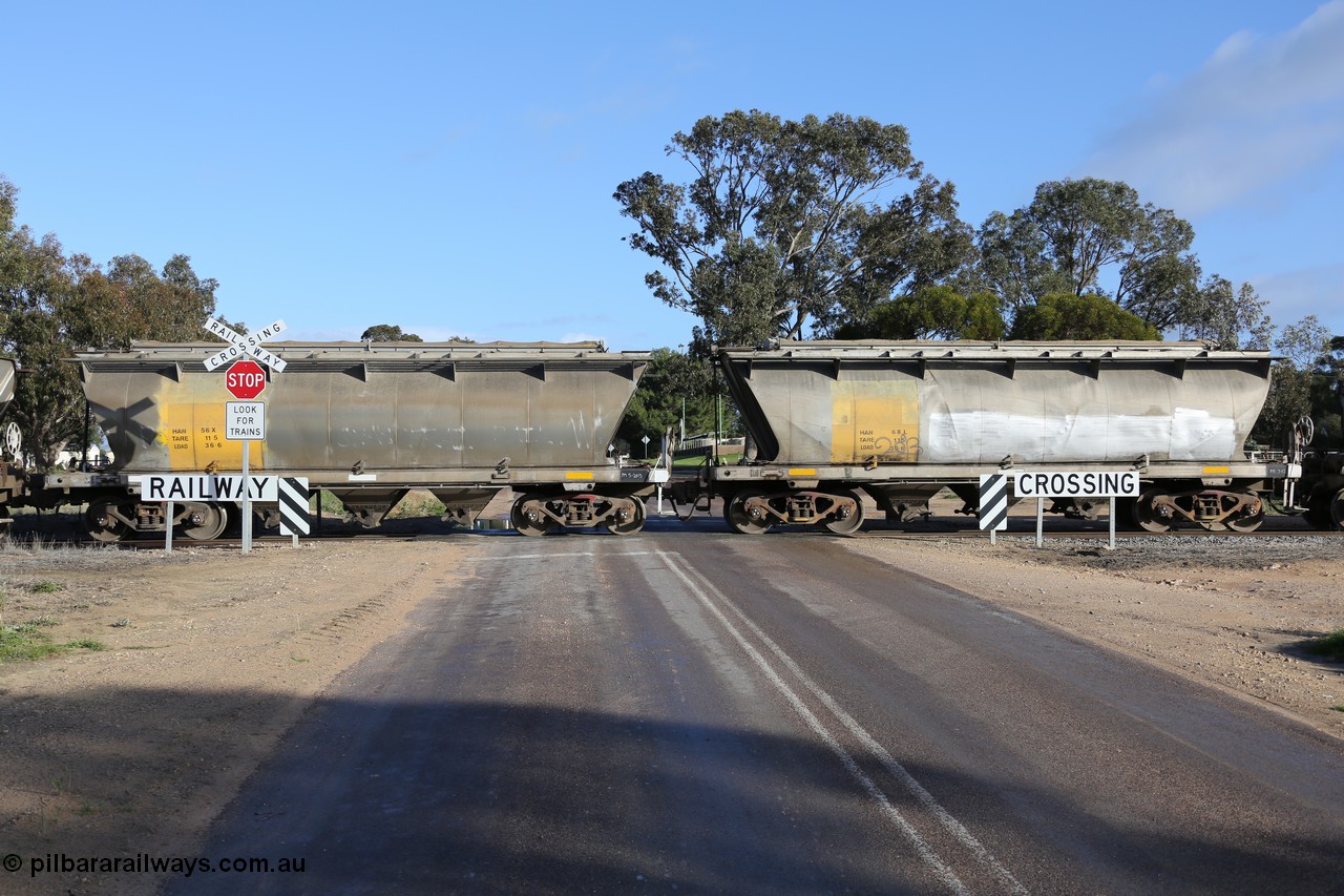 130705 0649
Lock, HAN type bogie grain hopper waggon HAN 59, one of sixty eight units built by South Australian Railways Islington Workshops between 1969 and 1973 as the HAN type for the Eyre Peninsula system.
Keywords: HAN-type;HAN56;1969-73/68-56;SAR-Islington-WS;