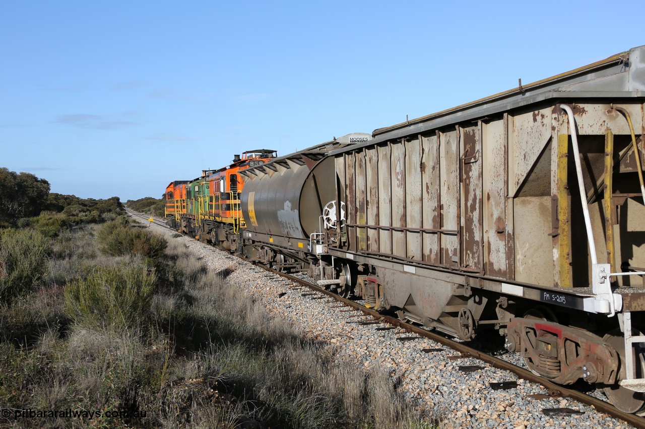 130705 0662
Lock, 1203, 846 and 859 depart along the mainline for Port Lincoln with the loaded grain train.
