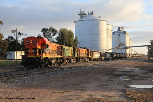 130705 0513
Lock, grain train loading in progress with the Viterra fast flow auger in the distance, the train with 1203, 846 and 859 is about to split and shunt half the consist onto the mainline. 5th of July 2013.
Keywords: 1200-class;1203;Clyde-Engineering-Granville-NSW;EMD;G12C;65-427;A-class;A1513;