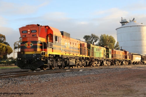 130705 0516
Lock, grain train loading in progress with the Viterra fast flow auger in the distance, the train with 1203, 846 and 859 is about to split and shunt half the consist onto the mainline. 5th of July 2013.
Keywords: 1200-class;1203;Clyde-Engineering-Granville-NSW;EMD;G12C;65-427;A-class;A1513;