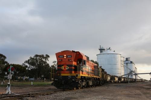 130705 0543
Lock, grain train loading in progress with the Viterra fast flow auger in the distance, the train with 1203, 846 and 859 is about to split and shunt half the consist onto the mainline. 5th of July 2013.
Keywords: 1200-class;1203;Clyde-Engineering-Granville-NSW;EMD;G12C;65-427;A-class;A1513;