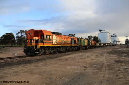 130705 0549
Lock, grain train loading in progress with the Viterra fast flow auger in the distance, the train with 1203, 846 and 859 is about to split and shunt half the consist onto the mainline. 5th of July 2013.
Keywords: 1200-class;1203;Clyde-Engineering-Granville-NSW;EMD;G12C;65-427;A-class;A1513;