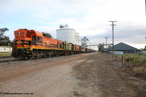 130705 0580
Lock, located at the 148.5 km and originally named Terre when opened in May 1913, later renamed to Lock in December 1921. From the left background is the Ascom silo complex (Block 5), then blocks 2, 1 and 3, the train is on the mainline with the horizontal bunker (Block 4) on the right. 5th of July 2013.
Keywords: 1200-class;1203;Clyde-Engineering-Granville-NSW;EMD;G12C;65-427;A-class;A1513;
