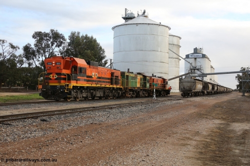 130705 0593
Lock, having stowed the loaded portion on the mainline, the three locos 1203, 846 and 859 shunt back on to the empty portion on goods siding #1. 
Keywords: 1200-class;1203;Clyde-Engineering-Granville-NSW;EMD;G12C;65-427;A-class;A1513;