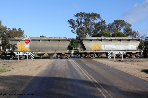 130705 0649
Lock, HAN type bogie grain hopper waggon HAN 59, one of sixty eight units built by South Australian Railways Islington Workshops between 1969 and 1973 as the HAN type for the Eyre Peninsula system.
Keywords: HAN-type;HAN56;1969-73/68-56;SAR-Islington-WS;