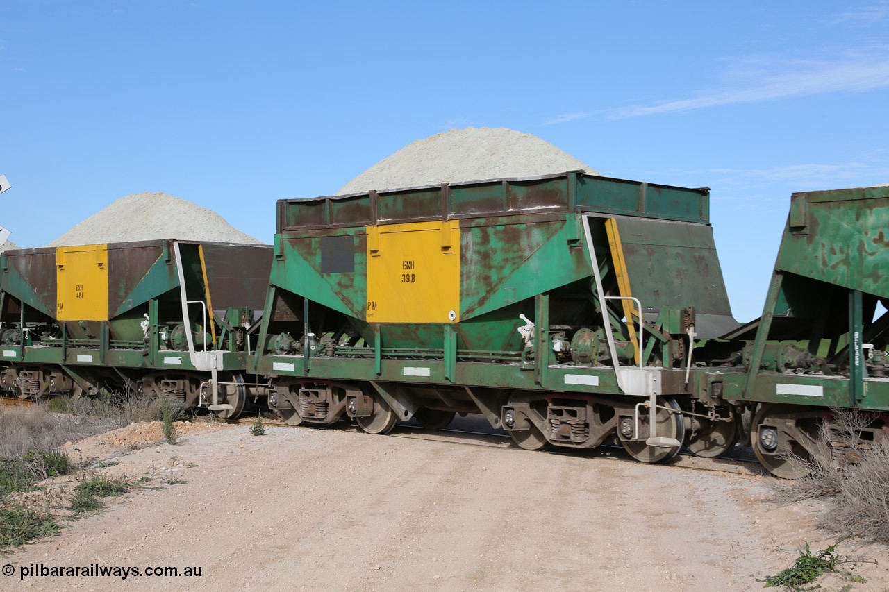 130708 0821
Moule, originally an Kinki Sharyo built NH type for the NAR now coded ENH type ENH 39 B, still with hungry boards fitted loaded with gypsum, [url=https://goo.gl/maps/SWBMW]Mewett Rd grade crossing, 470.1 km[/url].
Keywords: ENH-type;ENH39;Kinki-Sharyo-Japan;NH-type;NH939;