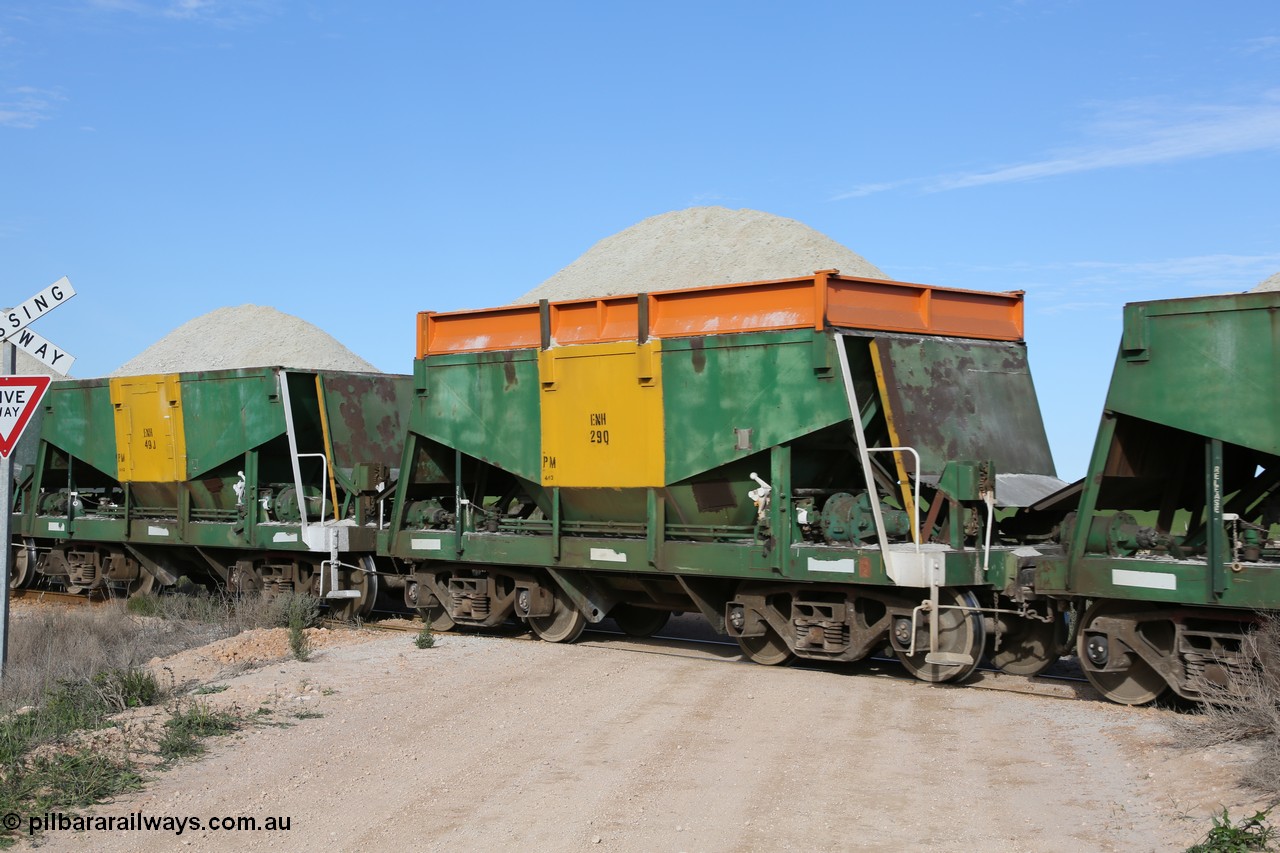 130708 0827
Moule, originally an Kinki Sharyo built NH type for the NAR now coded ENH type ENH 29, with hungry boards painted in corporate orange of Genesee Wyoming, loaded with gypsum, [url=https://goo.gl/maps/SWBMW]Mewett Rd grade crossing, 470.1 km[/url].
Keywords: ENH-type;ENH29;Kinki-Sharyo-Japan;NH-type;NH929;