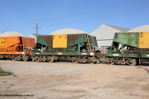 130708 0926
Thevenard originally an Kinki Sharyo built NHA type NHA 983 for the NAR now coded ENHA type ENHA 3, without hungry boards loaded with gypsum crossing [url=https://goo.gl/maps/dgQdX]Bergmann Drive grade crossing, 434.2 km[/url].
Keywords: ENHA-type;ENHA3;Kinki-Sharyo-Japan;NHA-type;NHA983;