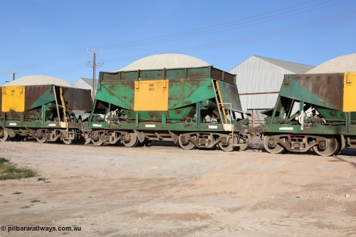 130708 0936
Thevenard originally an Kinki Sharyo built NH type for the NAR now coded ENH type ENH 53, with hungry boards still fitted, loaded with gypsum crossing [url=https://goo.gl/maps/dgQdX]Bergmann Drive grade crossing, 434.2 km[/url].
Keywords: ENH-type;ENH53;Kinki-Sharyo-Japan;NH-type;NH953;