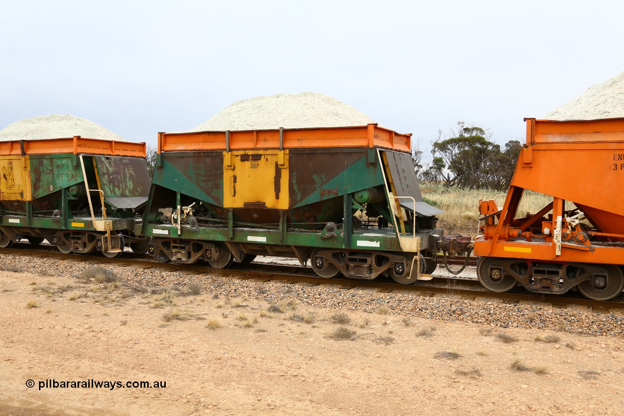 161109 1924
Moule, originally built by Kinki Sharyo as the NH type for the NAR in 1968, sent to Port Lincoln in 1978, then rebuilt and recoded ENH type in 1984, ENH 38 with hungry boards loaded with gypsum.
Keywords: ENH-type;ENH38;Kinki-Sharyo-Japan;NH-type;