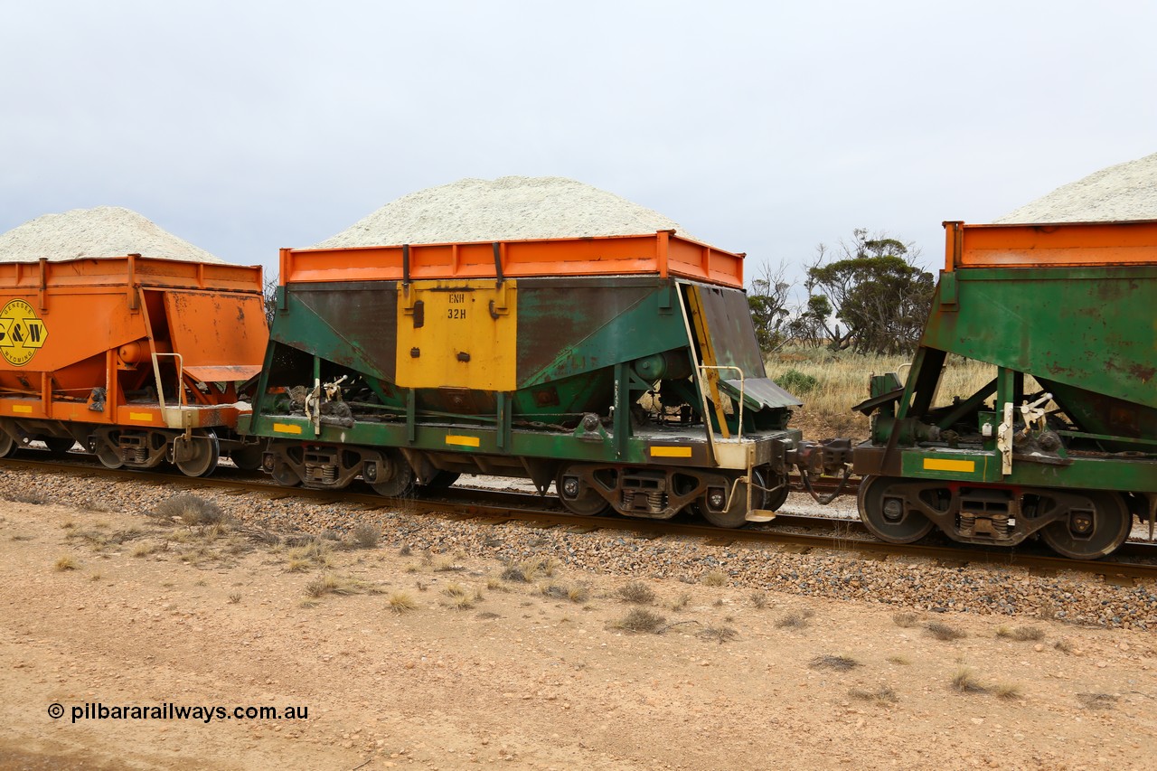 161109 1930
Moule, originally built by Kinki Sharyo as the NH type for the NAR in 1968, sent to Port Lincoln in 1978, then rebuilt and recoded ENH type in 1984, ENH 32 with hungry boards loaded with gypsum.
Keywords: ENH-type;ENH32;Kinki-Sharyo-Japan;NH-type;