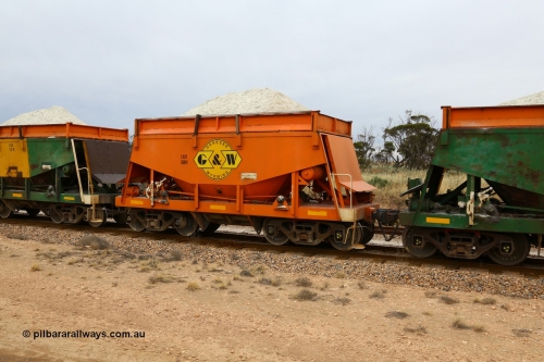 161109 1935
Moule, originally built by Kinki Sharyo as the NH type for the NAR in 1968, sent to Port Lincoln in 1978, then rebuilt and recoded ENH type in 1984, ENH 60, refurbished and wearing current owner Genesee & Wyoming orange and decal with matching hungry boards loaded with gypsum.
Keywords: ENH-type;ENH60;Kinki-Sharyo-Japan;NH-type;NH960;