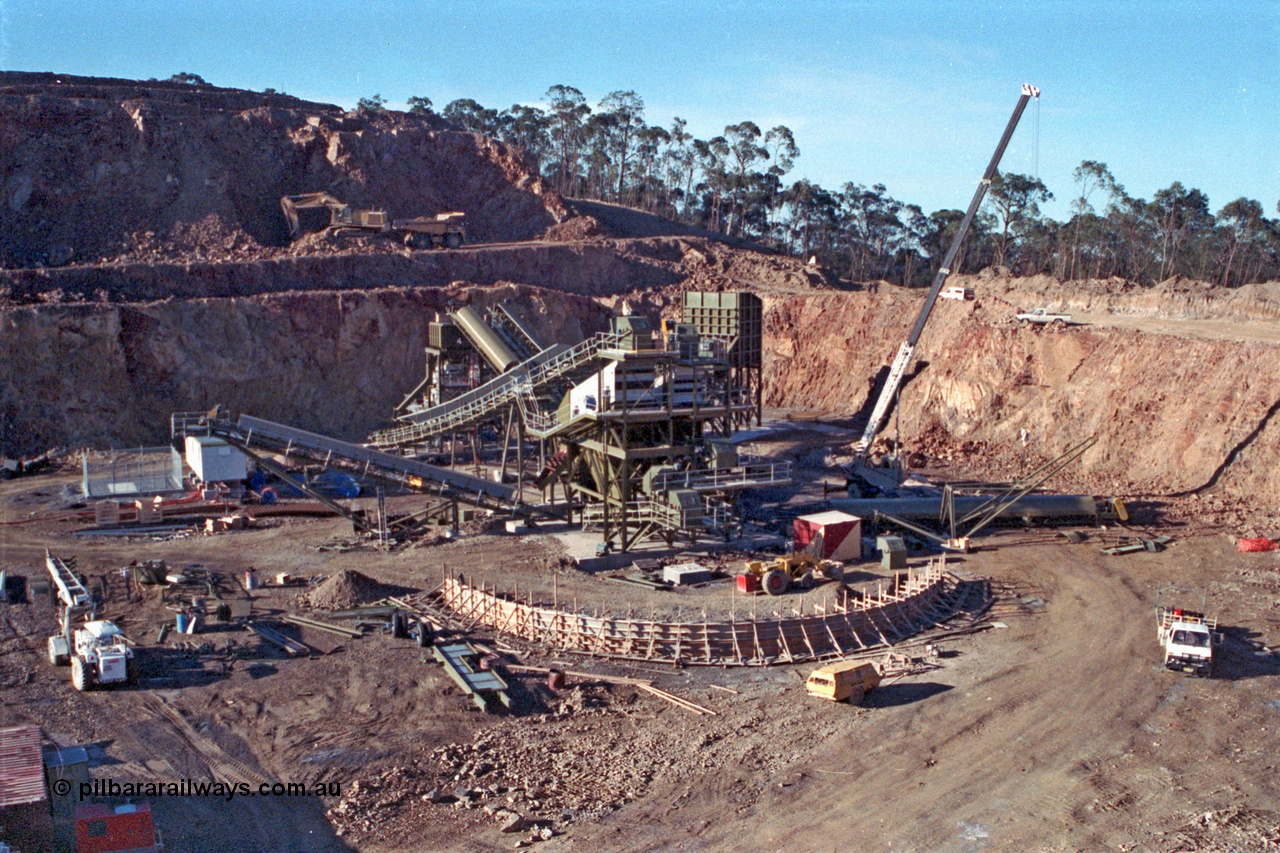 101-04
Dandenong, Boral Quarry overview of new plant being constructed.
