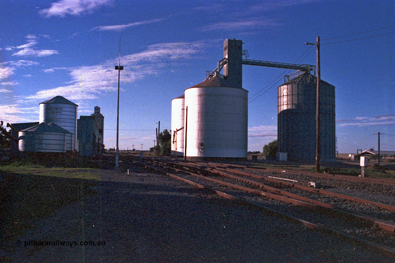 102-03
Birchip yard view looking north, silo complex in the distance and Ascom style barley silos with Aquila annex at right, stock yards at extreme right, Geelong style silos in the distance.
