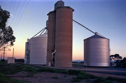 102-14
Speed, Geelong style with annex and Ascom style silo complexes, overview track side, looking north.
