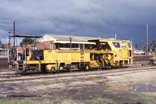103-06
Springhurst V/Line broad gauge Plasser 07-16B Production Tamper or track tamper with V/Line asset number 6-52-013.
Keywords: Plasser;07-16B;track-machine;