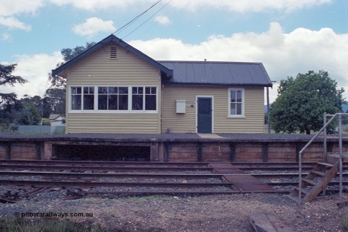 104-12
Buangor station building front elevation, signal box at left, rodding and wires leaving platform opening, staff exchange platform at right.
