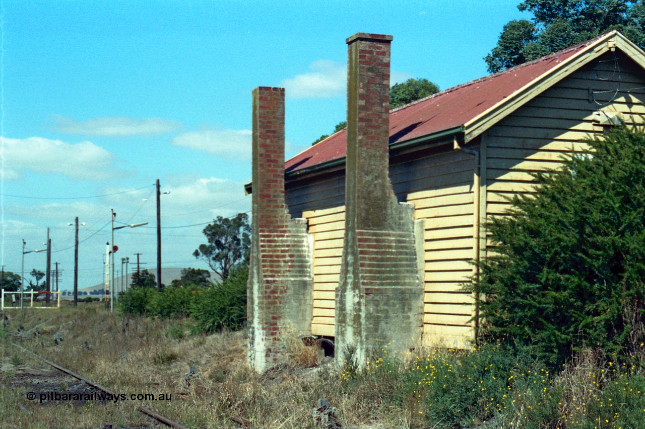 105-17
Wallan, station platform 2 waiting room, brick chimneys, rear elevation from north end wall view.
