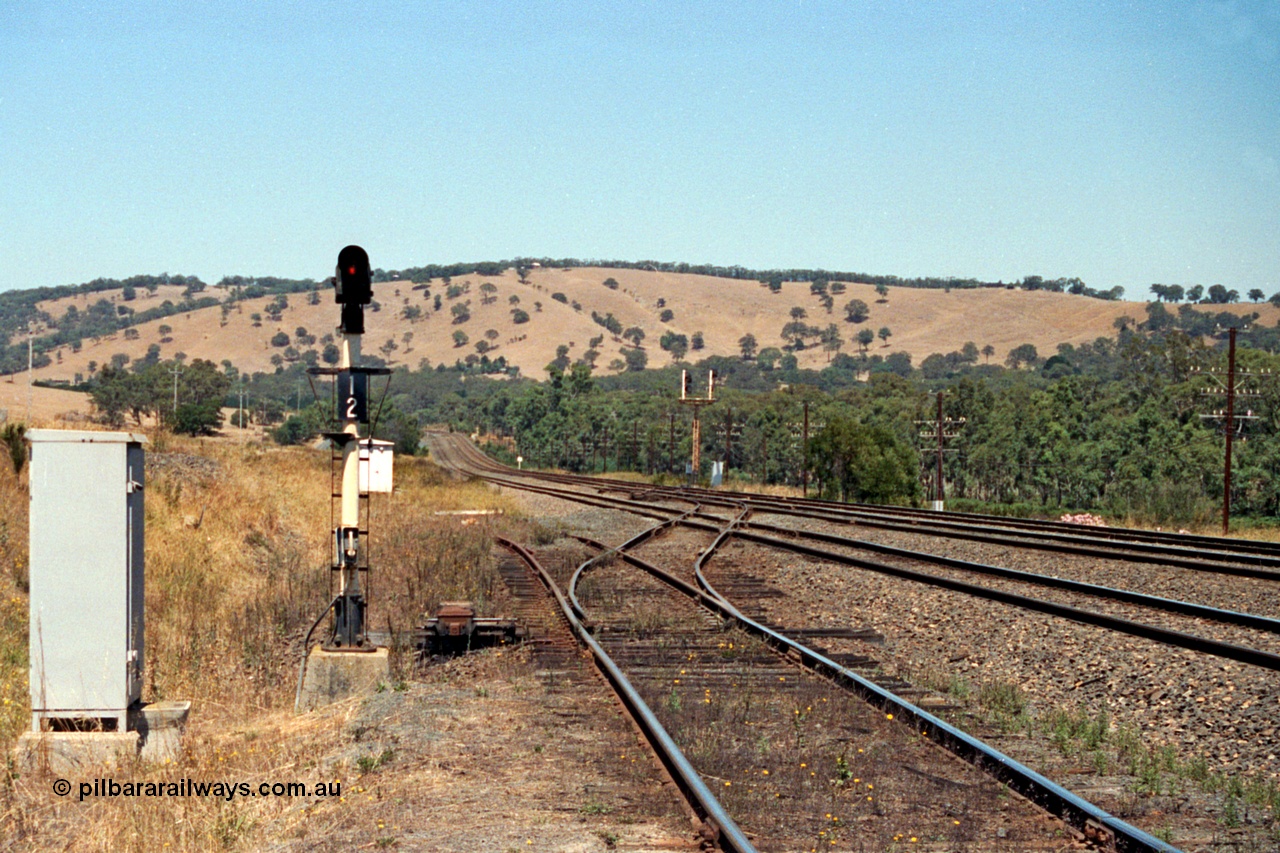105-29
Kilmore East quarry siding junction, signal post 12, looking toward Kilmore East, standard gauge crossover.
